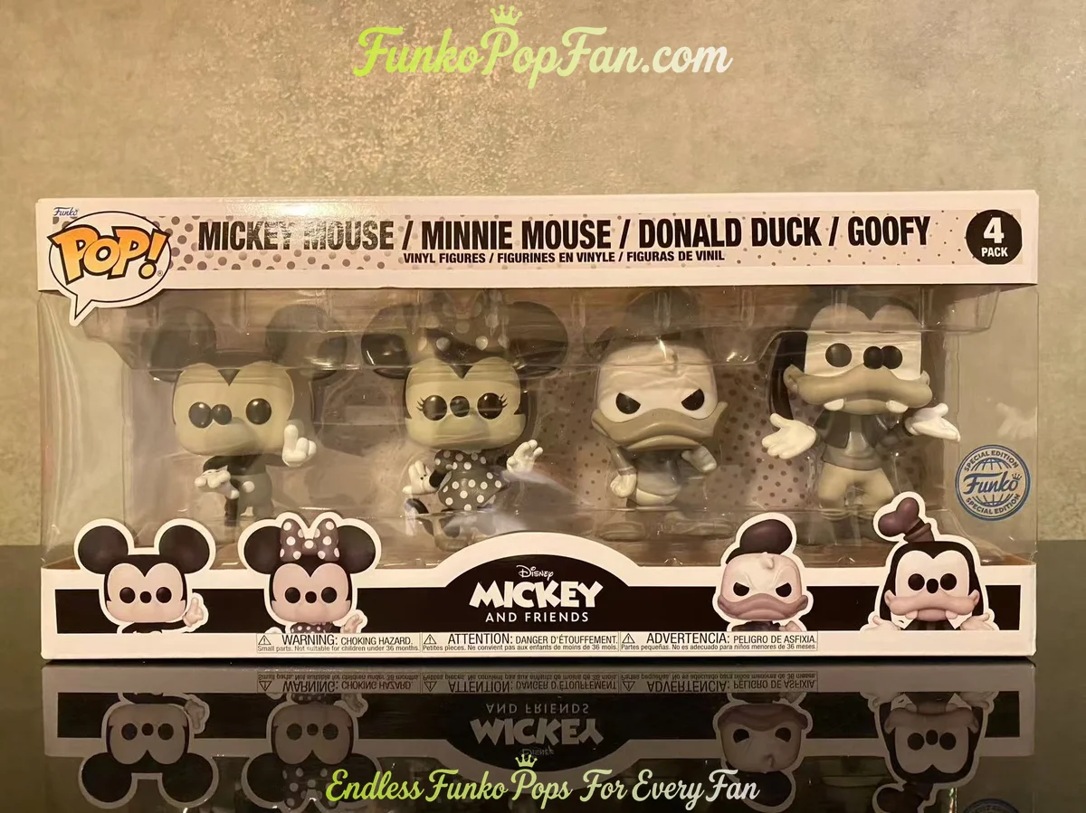 Disney Mickey and Friends #4 Mickey Mouse / Minnie Mouse / Donald Duck / Goofy Vinyl Figure Bobblehead Vaulted Collectible With Protector Funko Pop Figure