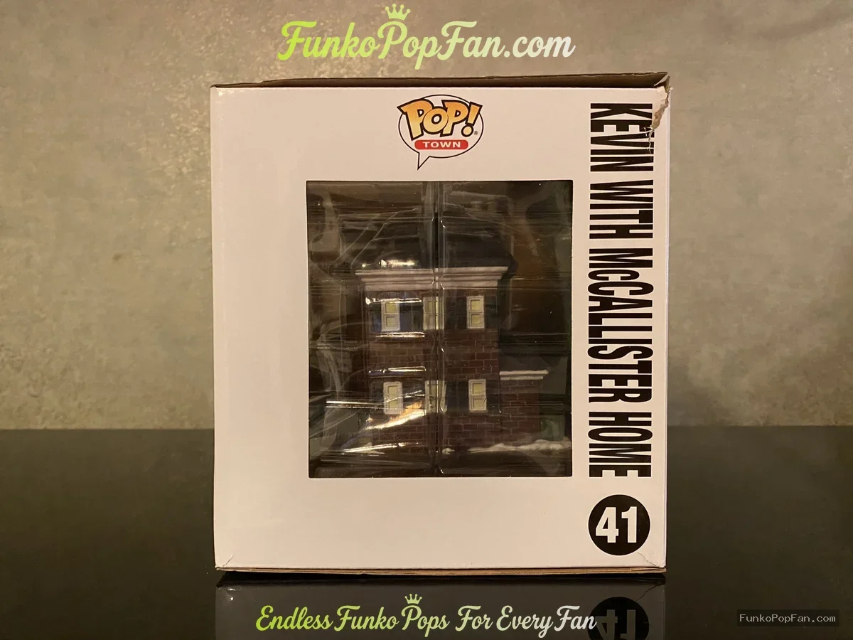 Funko Pop! Home Alone #41 Kevin with McCallister Home (Town) Vinyl Figure Bobblehead Vaulted Collect - Funko Pop Figure