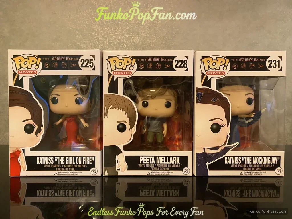 Bundle Funko Pop The Hunger Games #225 Katniss "The Girl on Fire" / #228 Peeta Mellark / #231 Katniss "The Mockingjay" Vinyl Figure Bobblehead Vaulted Collectible With Protector Funko Pop Figure